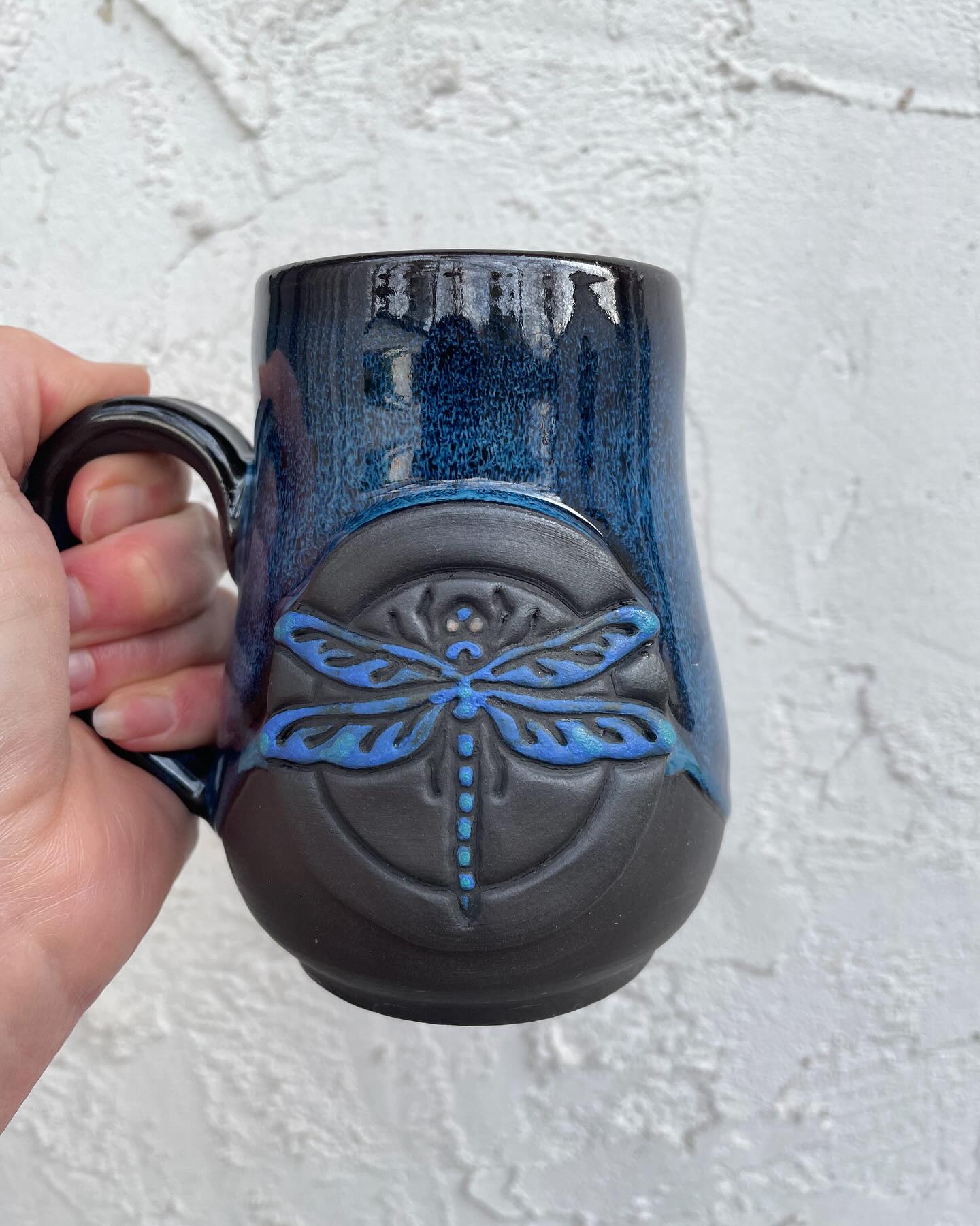 DARK CLAY DRAGONFLY MUG JWA
