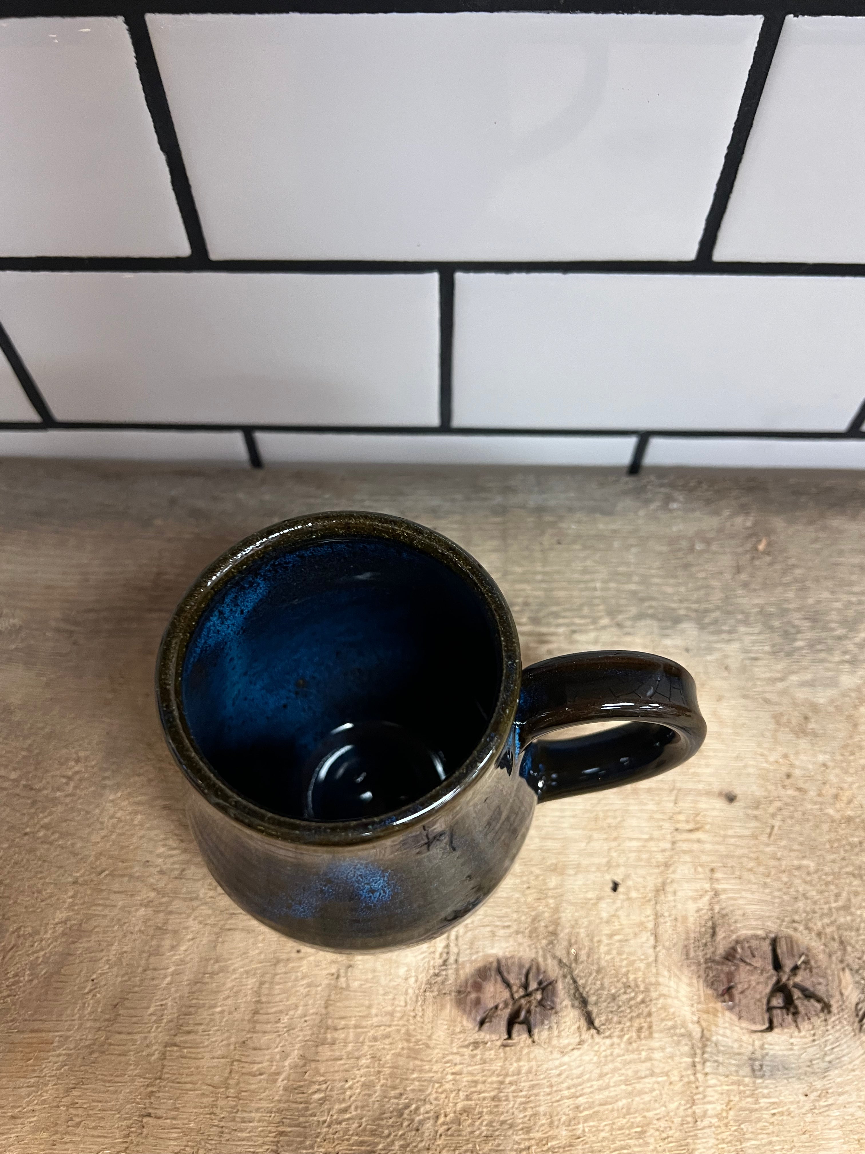 DARK CLAY DRAGONFLY MUG JWA