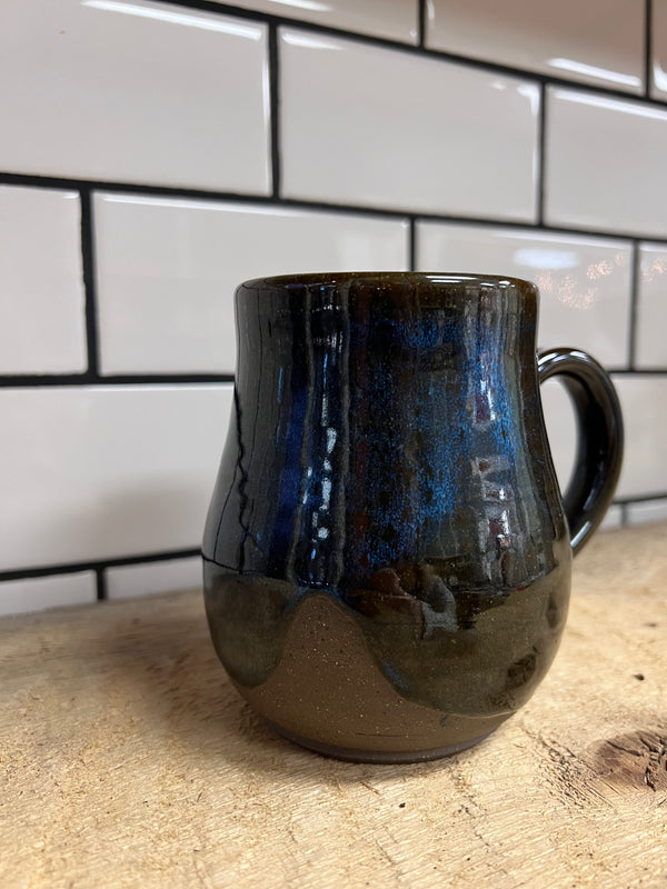 DARK CLAY DRAGONFLY MUG JWA