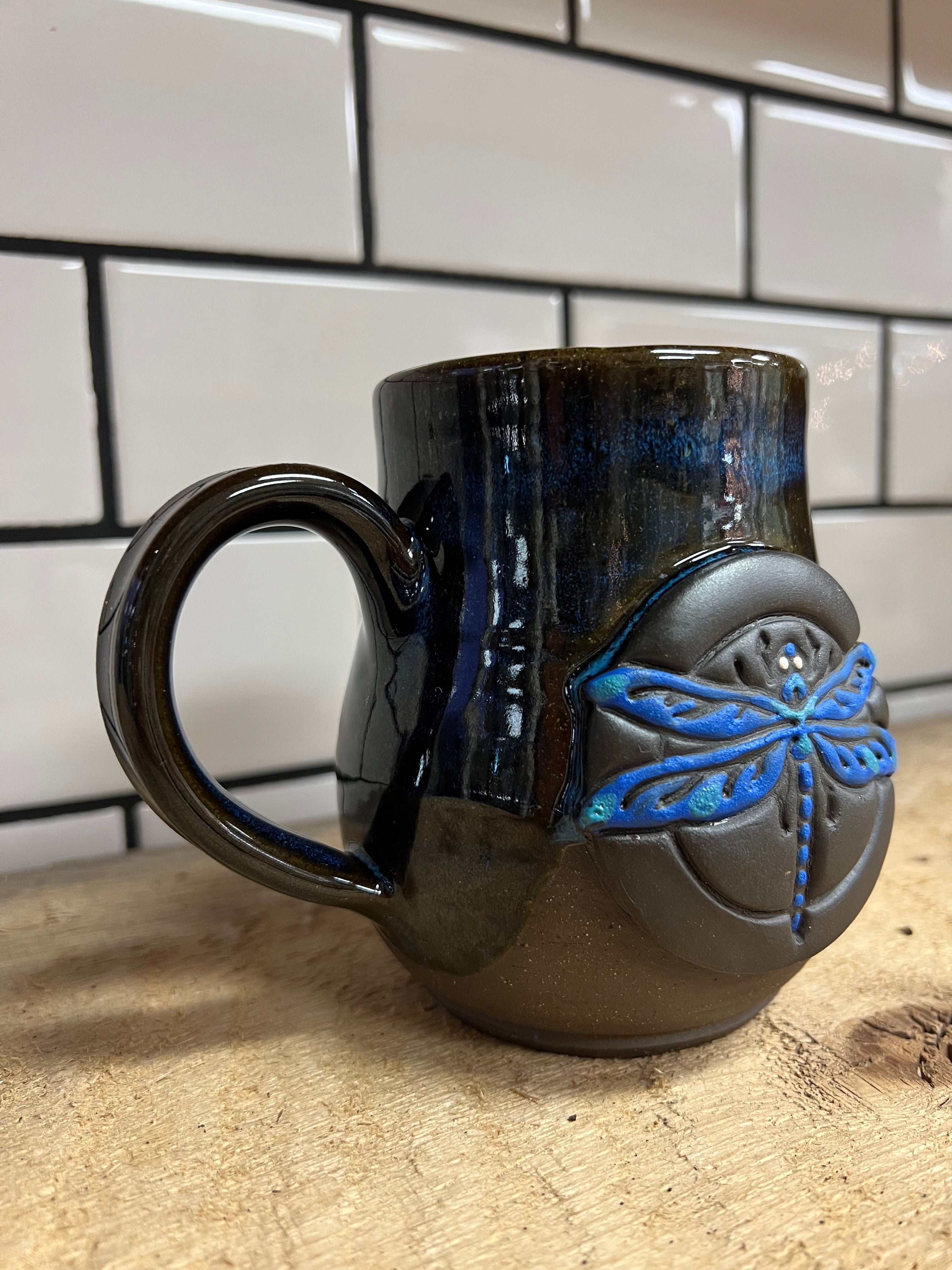 DARK CLAY DRAGONFLY MUG JWA