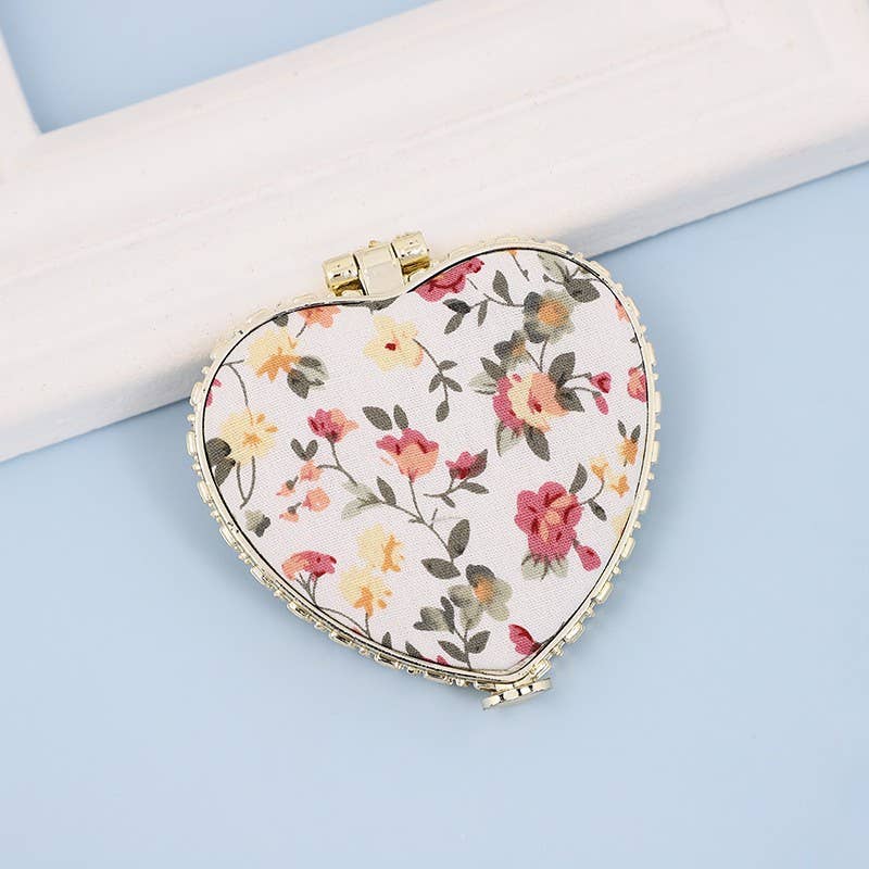 PLUSH COMPACT HEART MIRROR