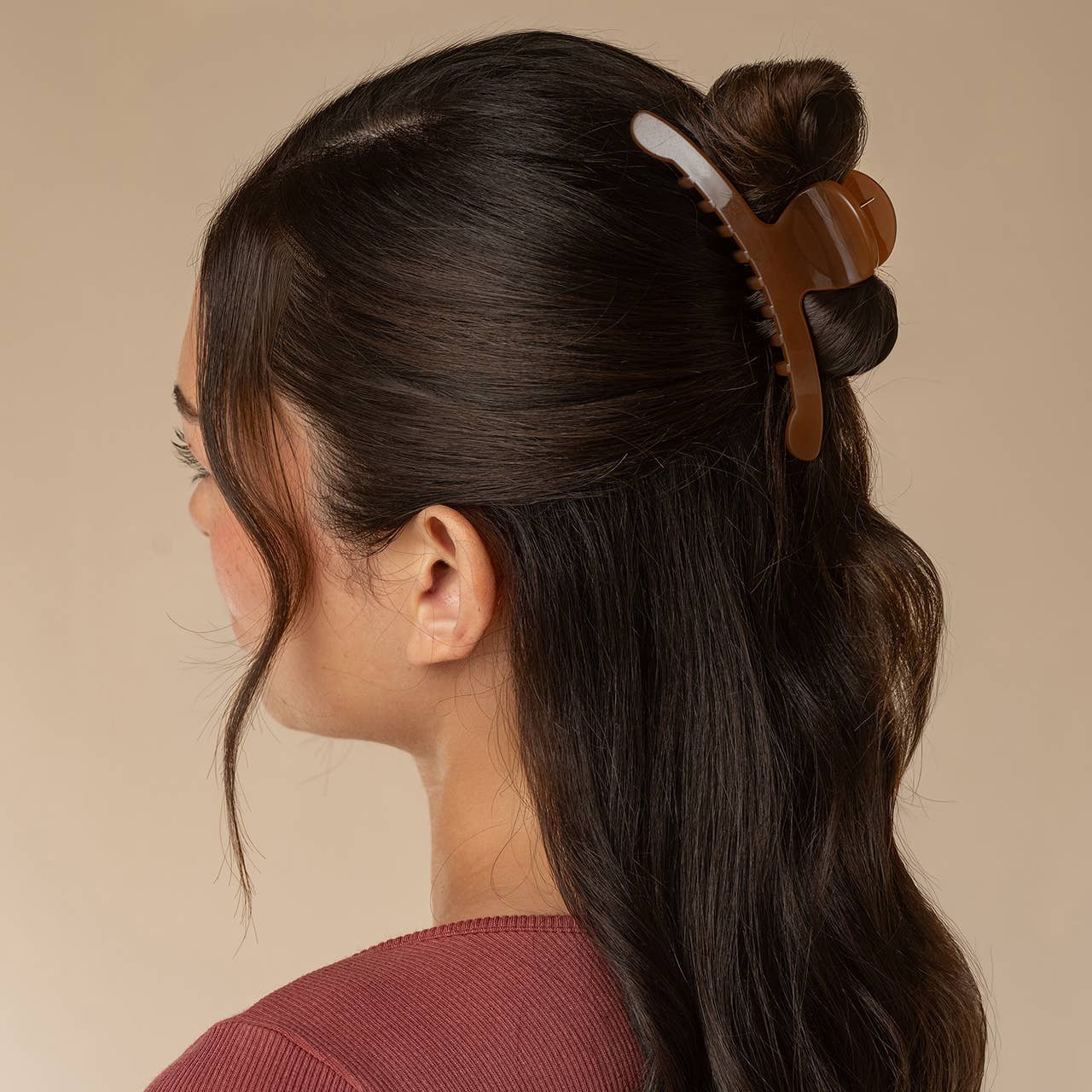 RECYCLED PLASTIC LARGE ARCHED CLIP - MOCHA