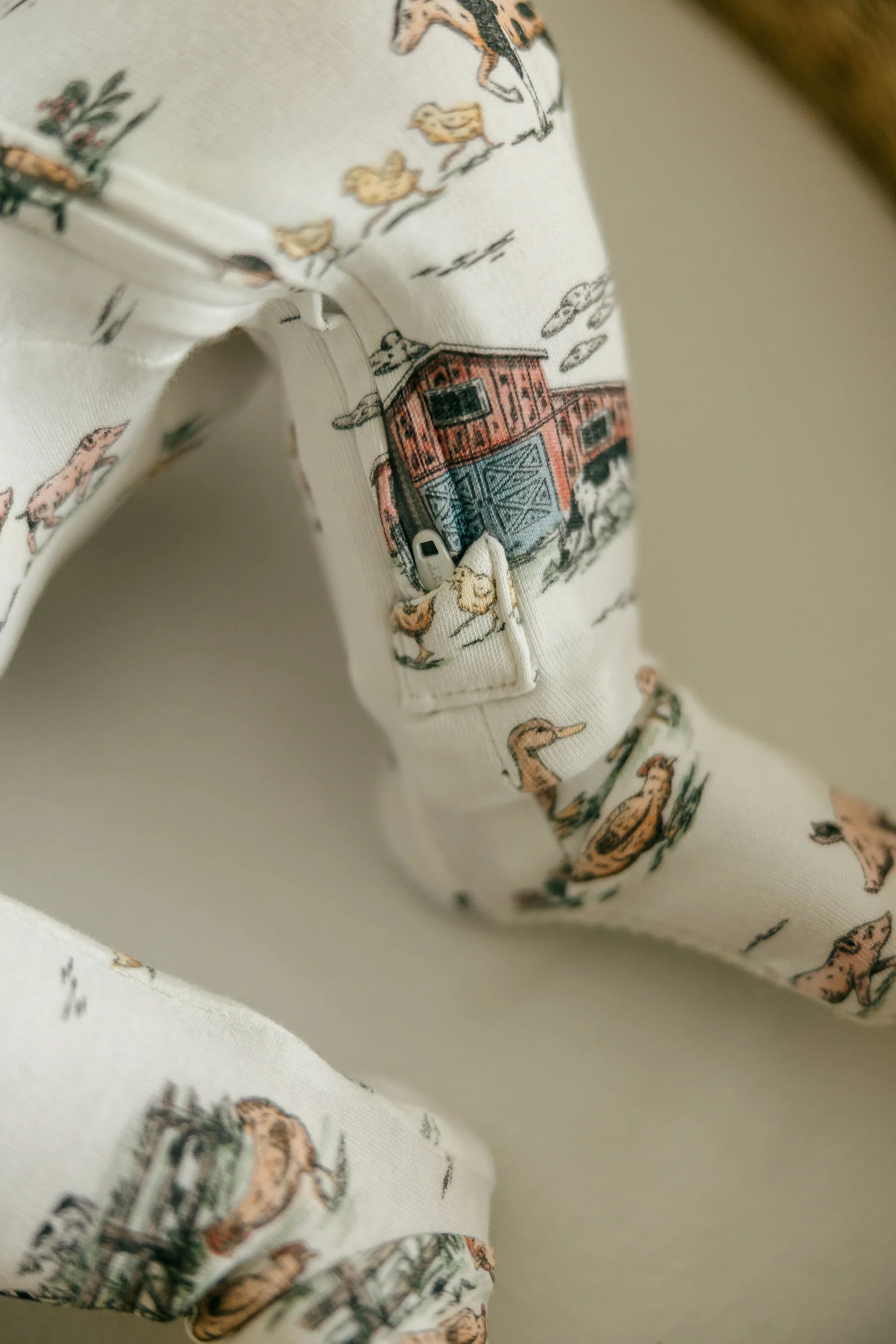 ORGANIC 2-WAY ZIPPER FARM FRIENDS FOOTIE