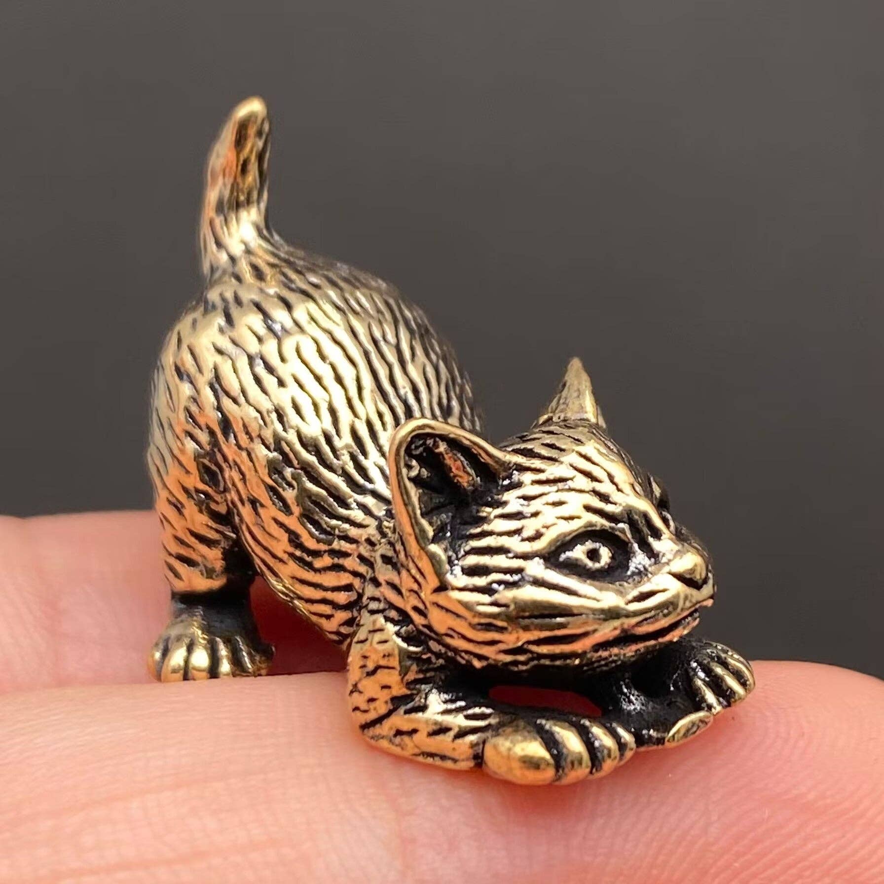 BRASS LYING KITTEN