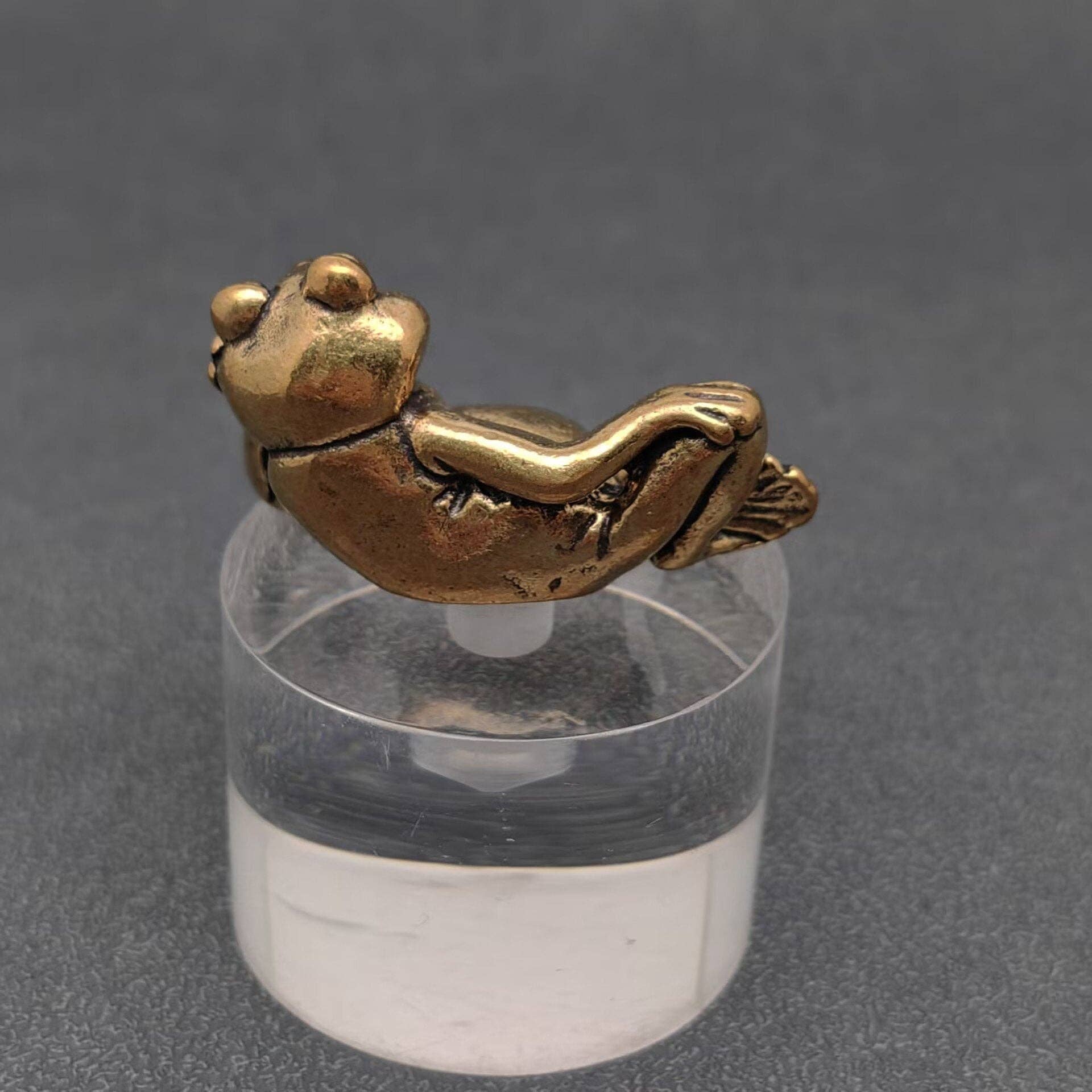 BRASS SIDE-LYING FROG