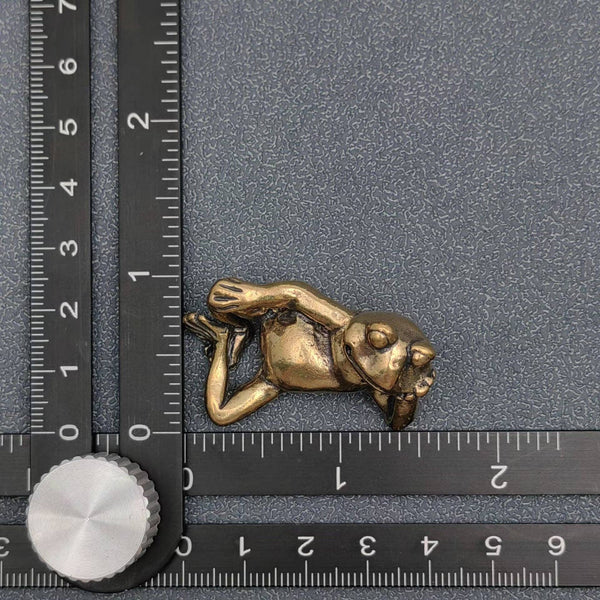 BRASS SIDE-LYING FROG