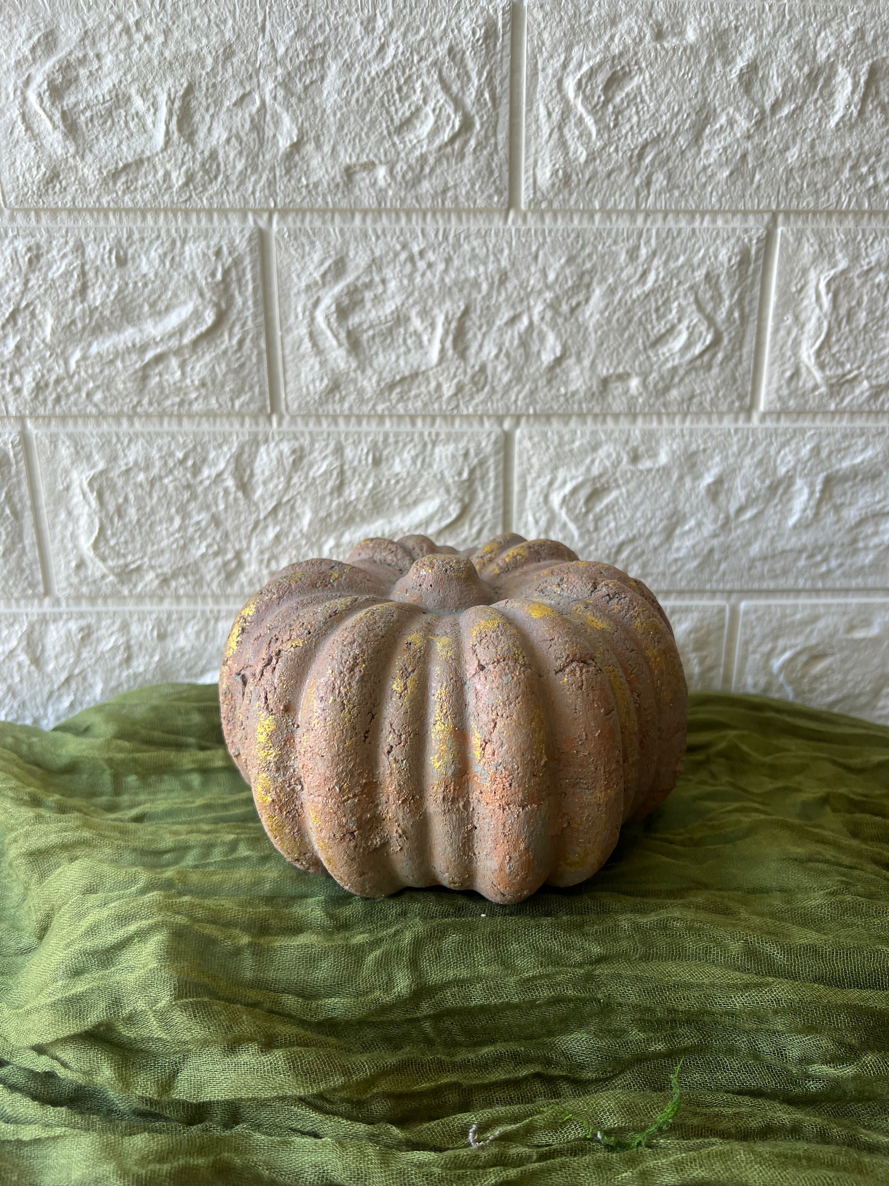 MAE TERRACOTTA CEMENT PUMPKIN