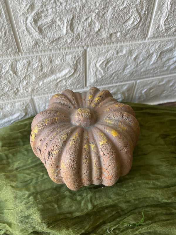 MAE TERRACOTTA CEMENT PUMPKIN