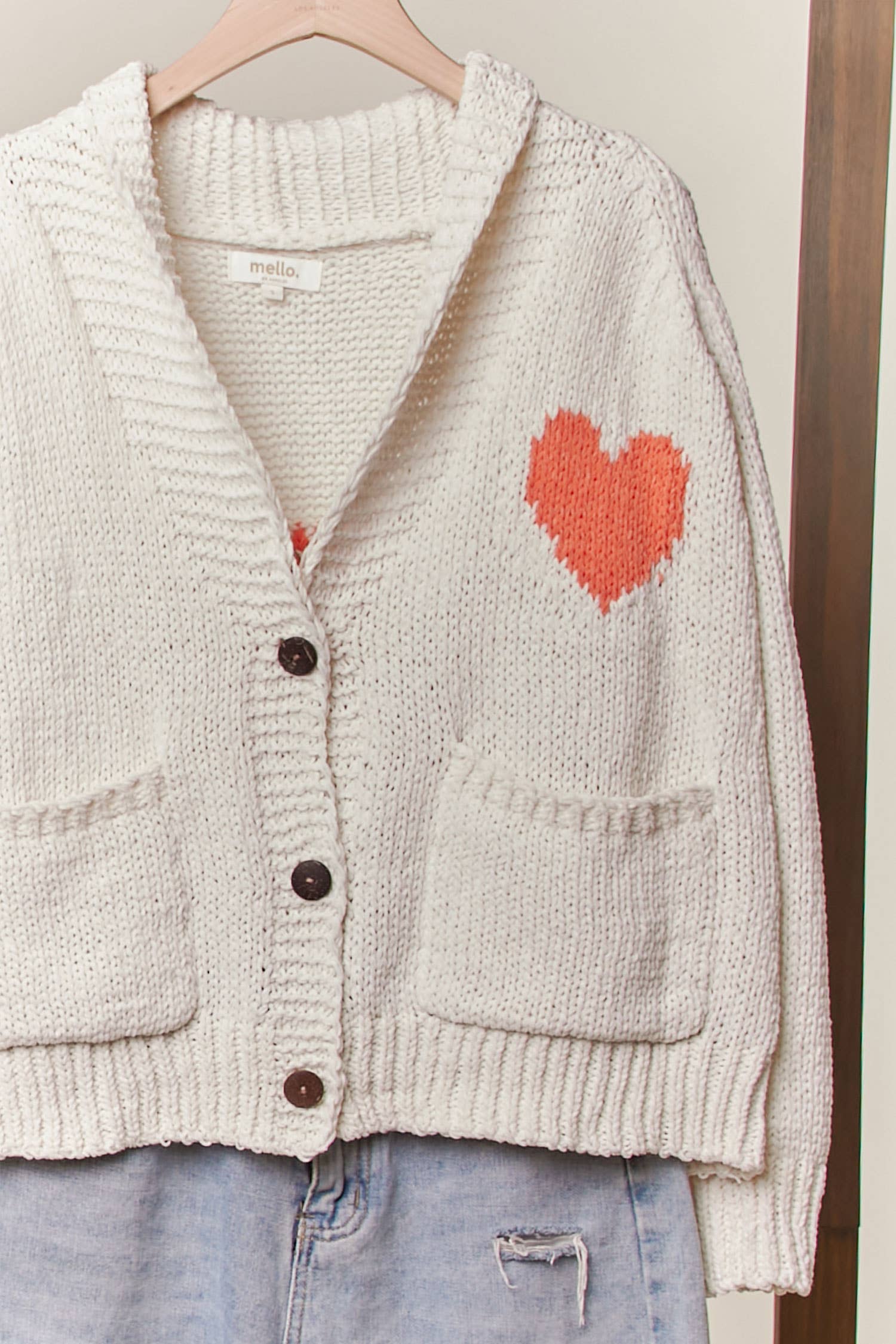 V-NECK HEART POCKET IVORY CARDIGAN