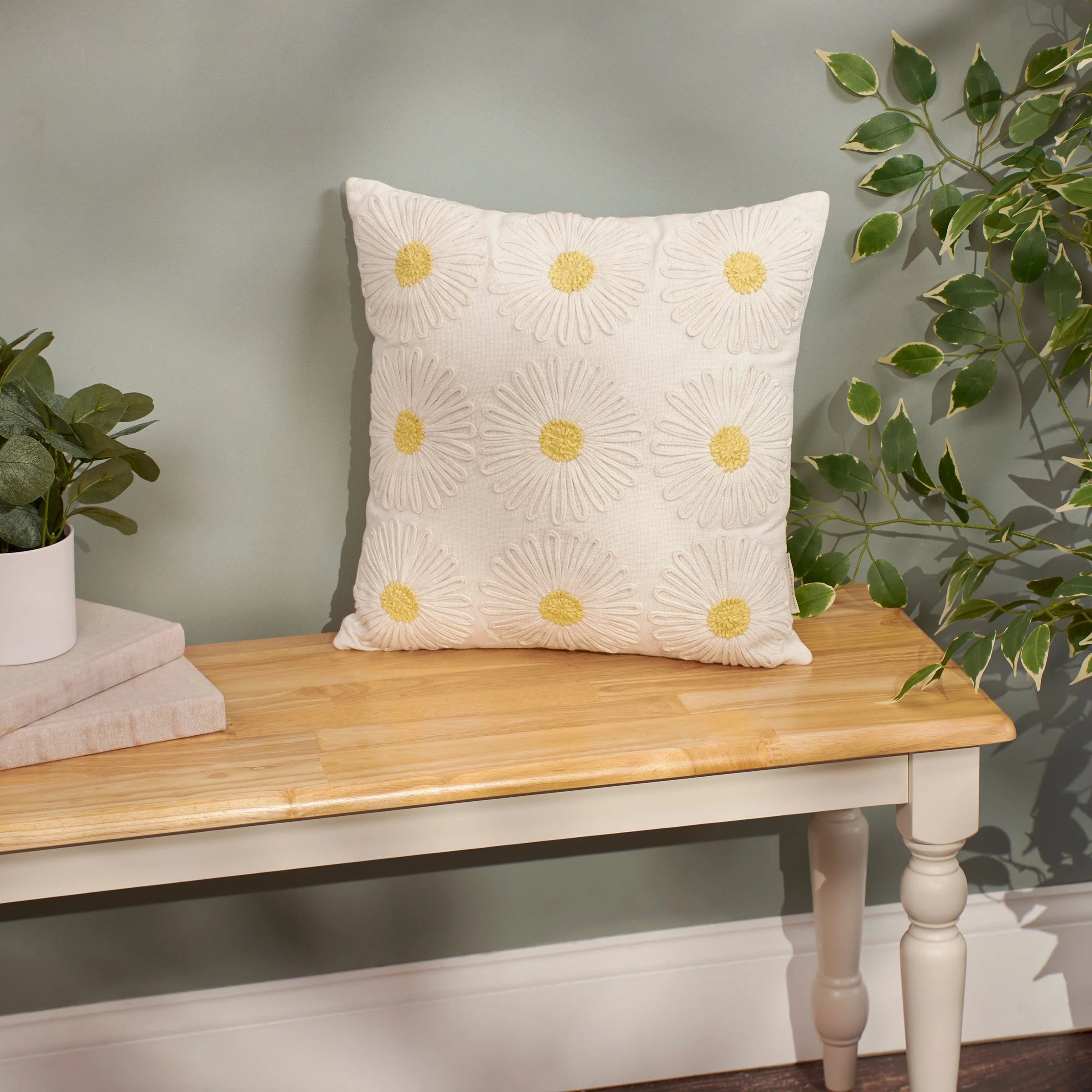 CROCHET DAISY PILLOW