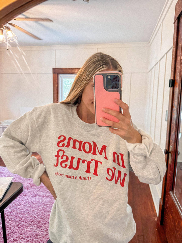 RETRO MOMS WE TRUST SWEATSHIRT
