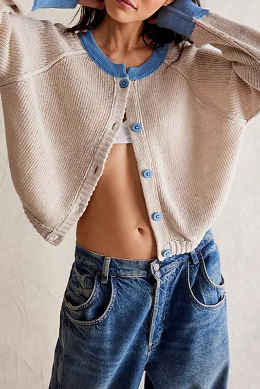 CONTRAST TRIM SLOUCHY BUTTON DOWN CROPPED KNIT CARDIGAN: BEIGE