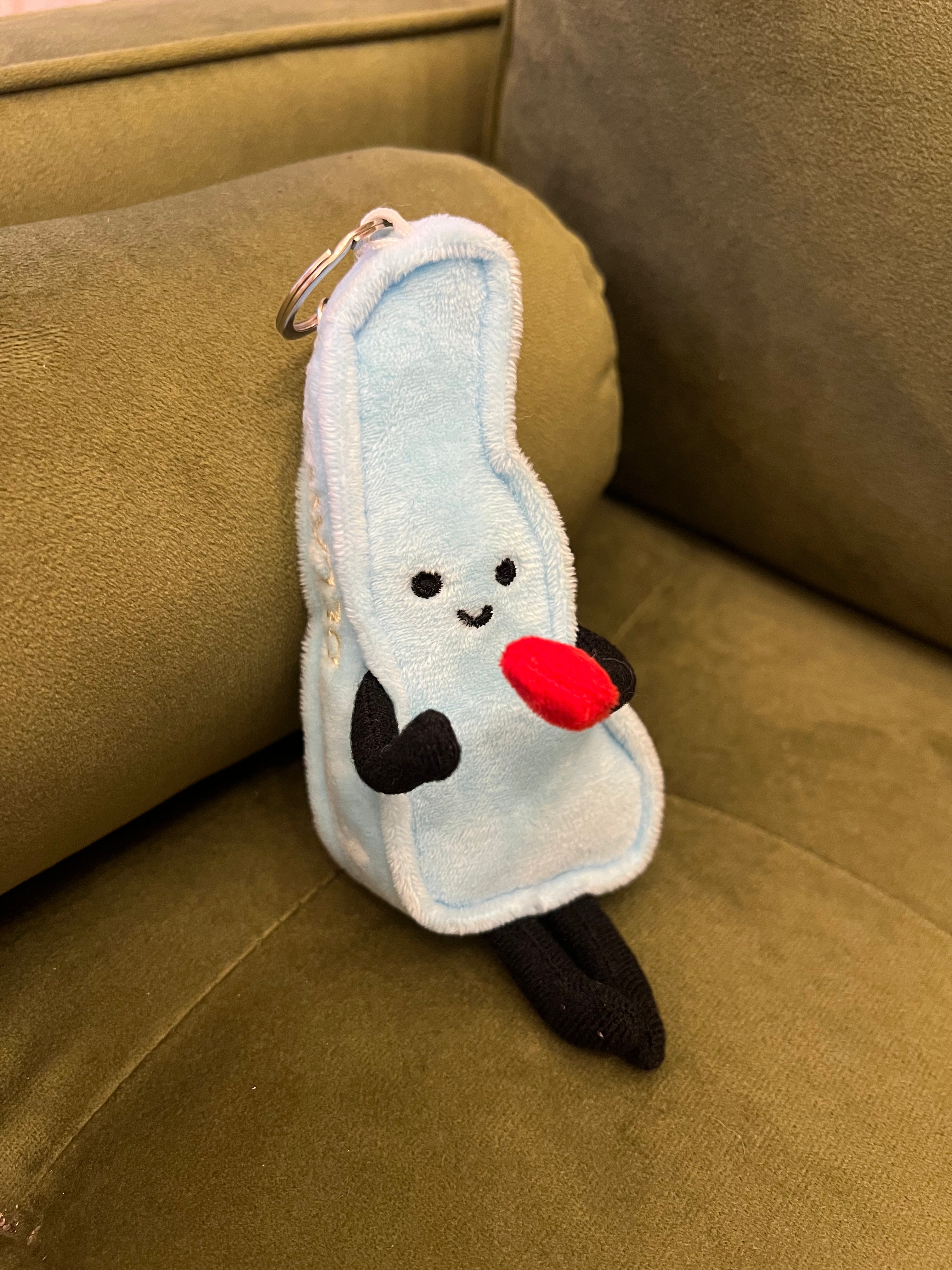 DELAWARE PLUSH BAG CHARM