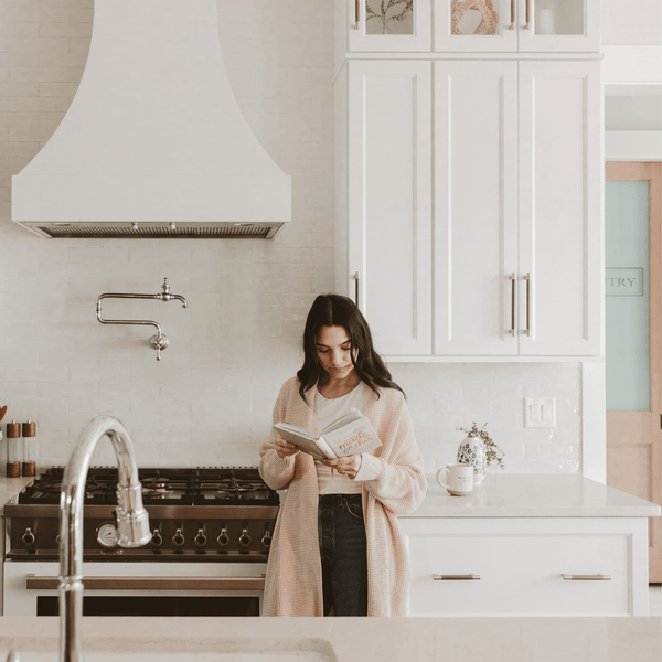 YOU ARE MADE FOR THIS: DEVOTIONS TO UPLIFT AND ENCOURAGE BUSY MOMS