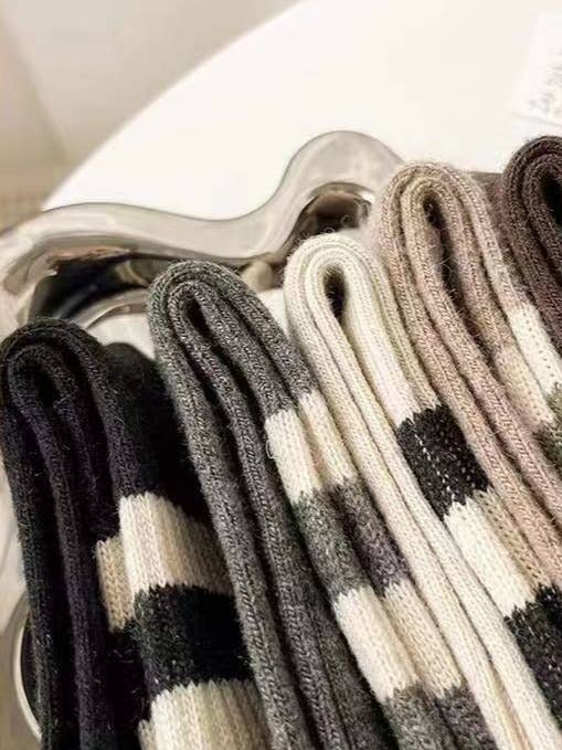 RIB KNIT COLOR BLOCK STRIPE SOCKS