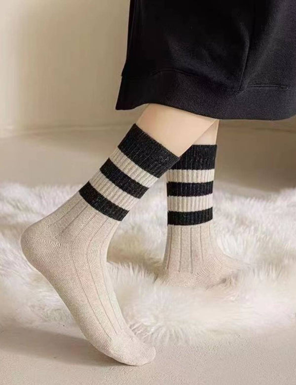 RIB KNIT COLOR BLOCK STRIPE SOCKS