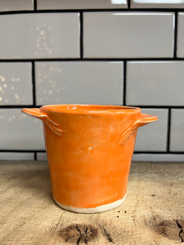 TB ORANGE POT W/ HANDLES 12/25