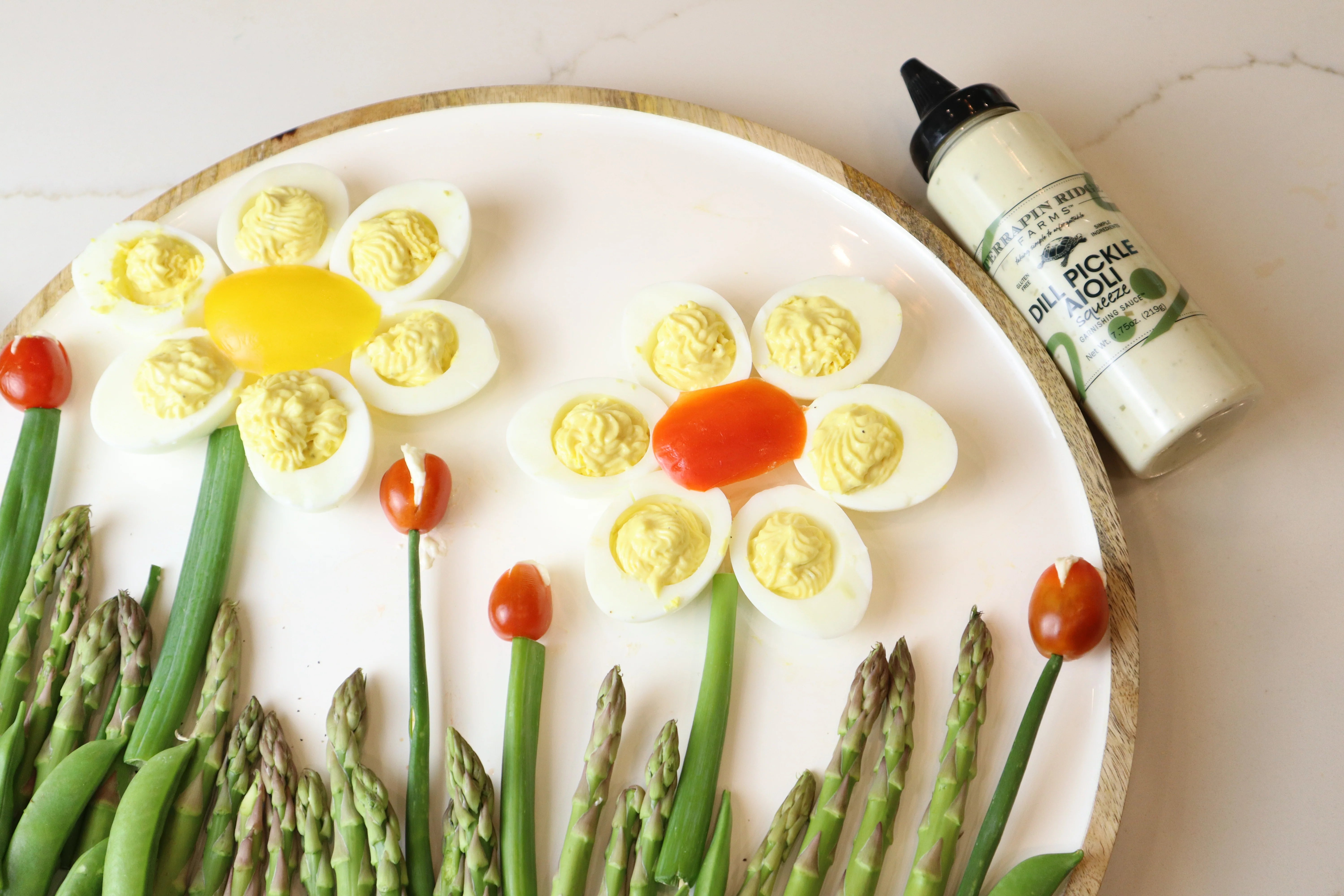 DILL PICKLE AIOLI GARNISHING SQUEEZE