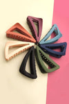 MATTE OFF-TRIANGLE HAIR CLAW CLIPS