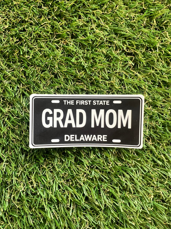 BLACK & WHITE GRAD MOM PLATE STICKER