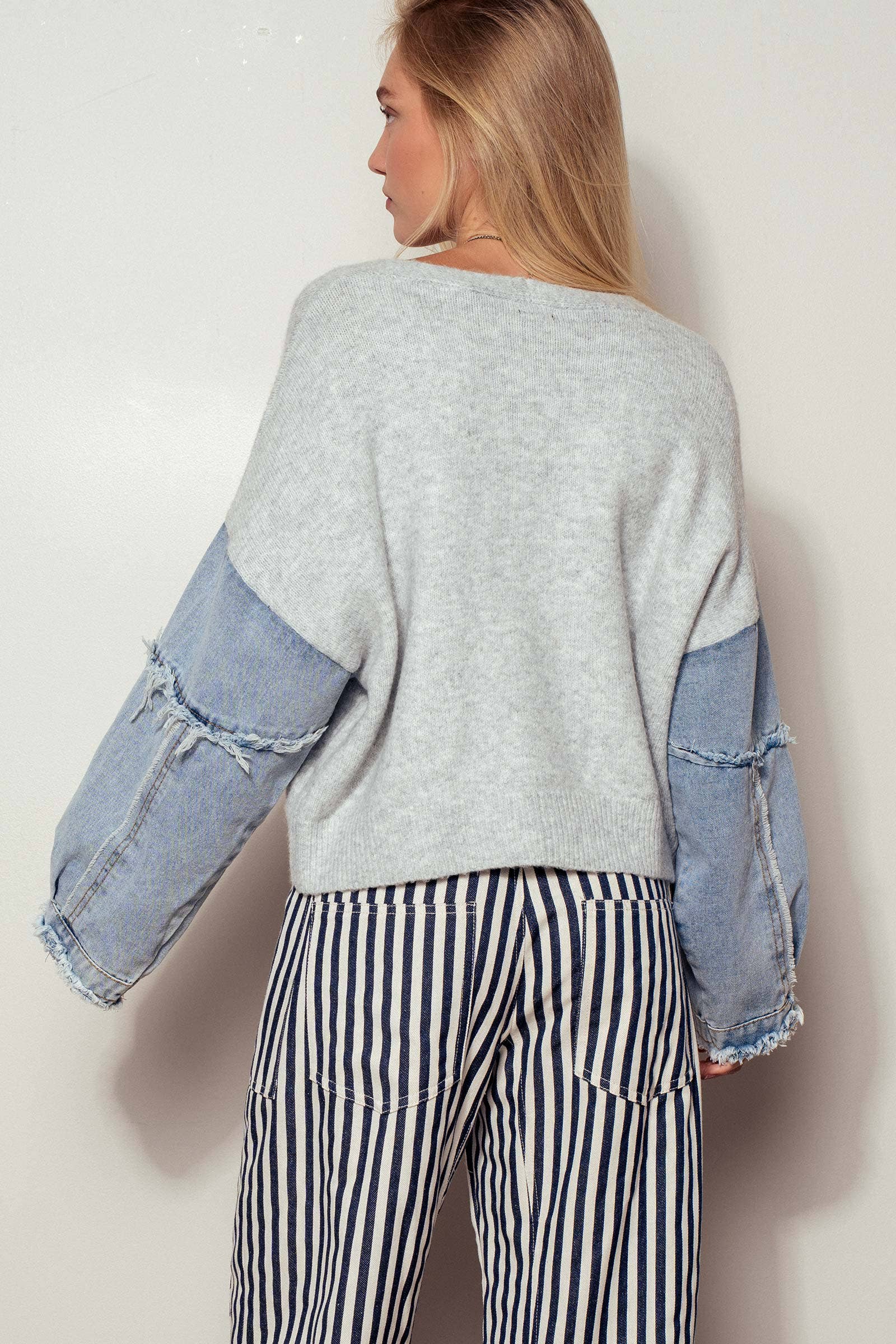 GRAY DENIM SLEEVE KNIT CARDIGAN