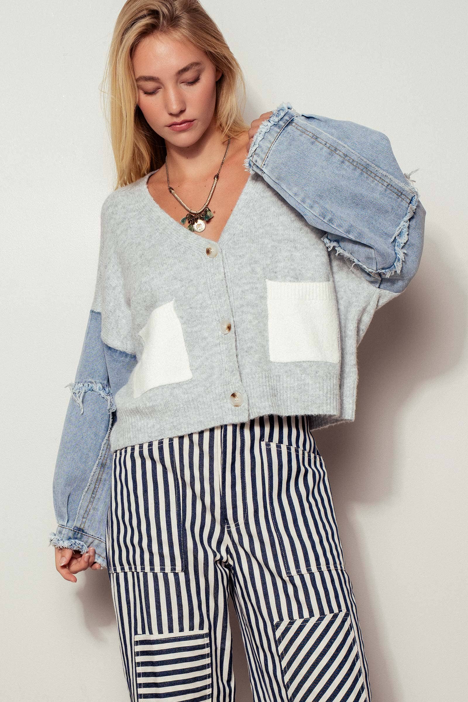 GRAY DENIM SLEEVE KNIT CARDIGAN