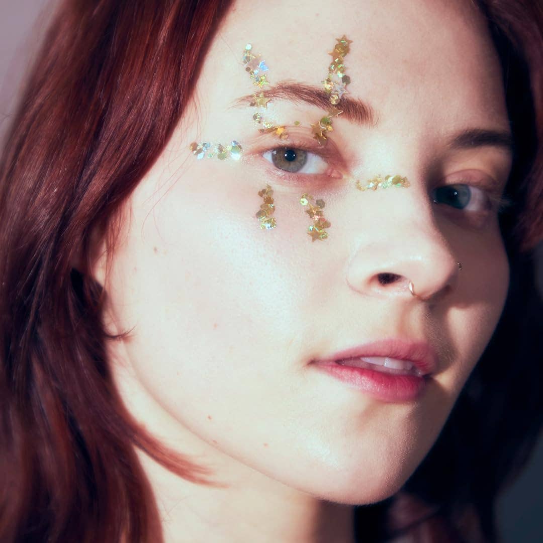 MACRO CHUNKY BODY GLITTER - GOLD-SOLAR