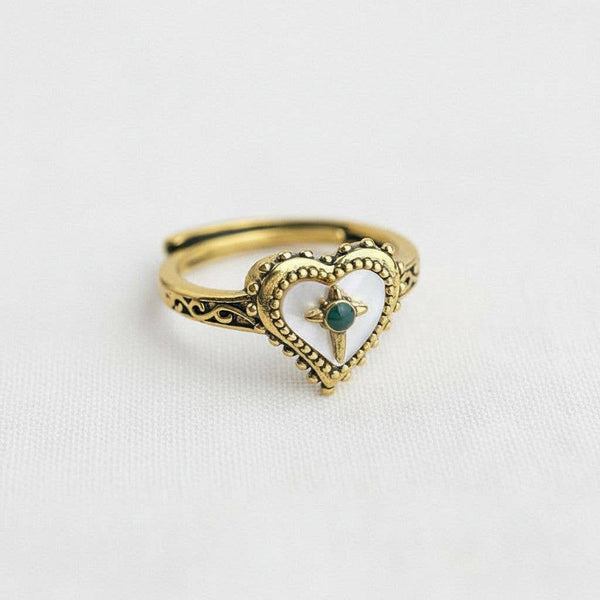 VINTAGE HEART SHELL RING