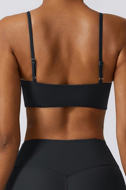 DRIFTWAY TWIST-FRONT SPORTS BRA