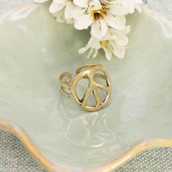 WOODSTOCK VIBES GOLD PEACE SIGN RING