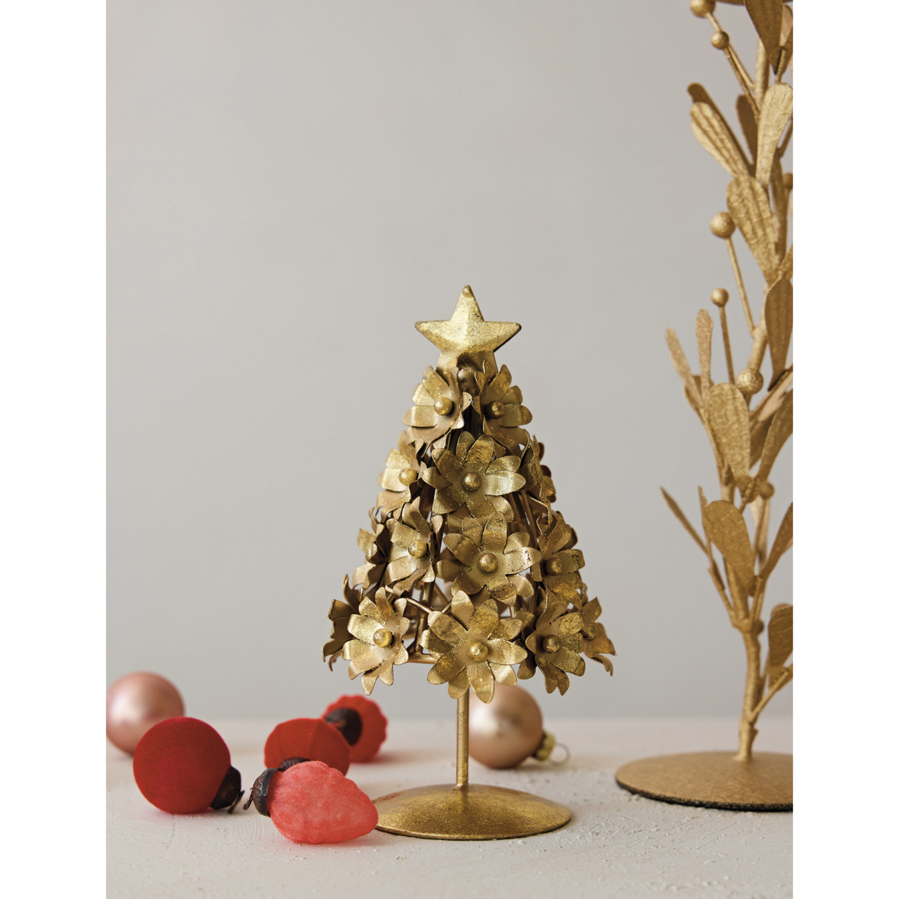 METAL FLOWERS CHRISTMAS TREE WITH STAR, GOLD FINISH