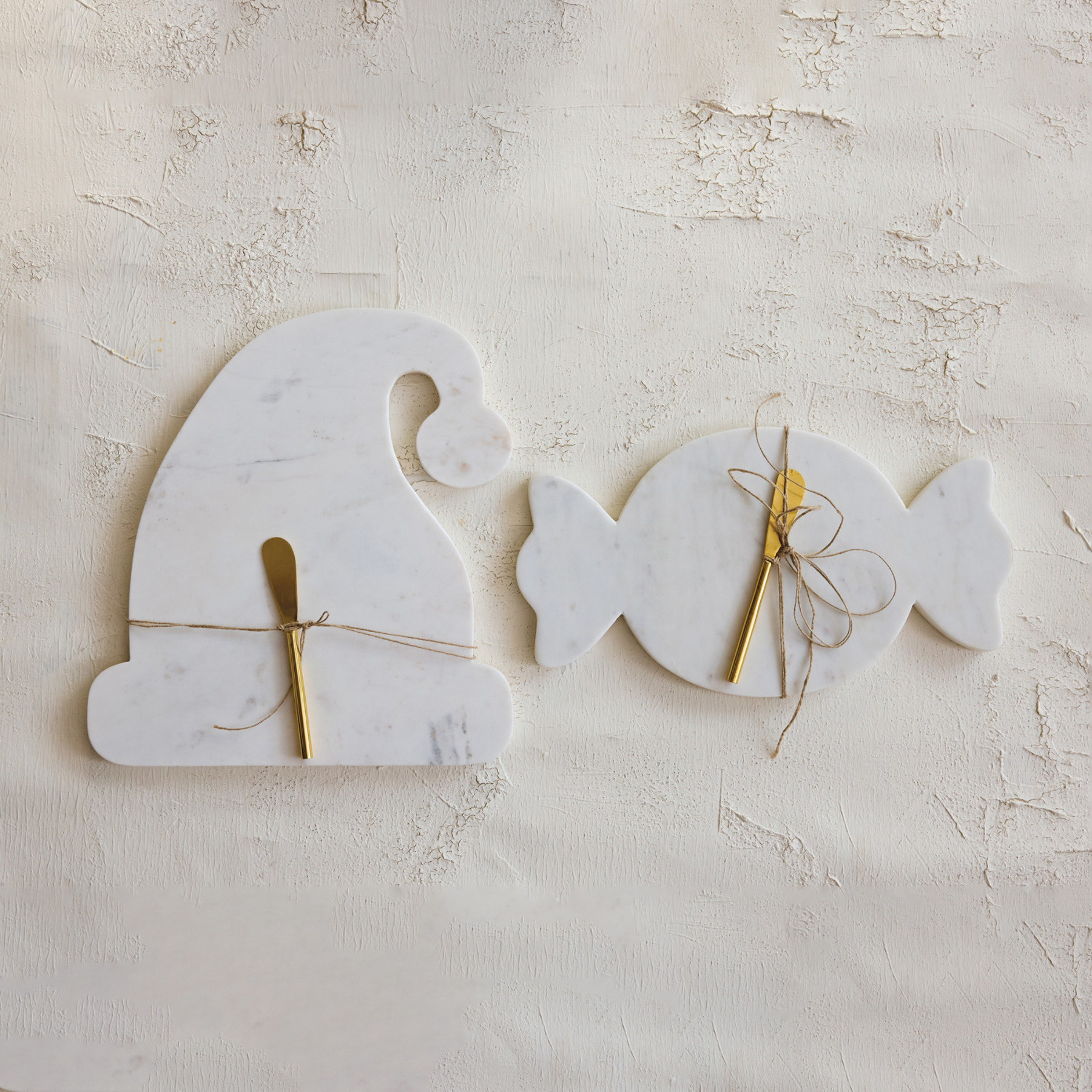 MARBLE SANTA HAT SHAPED CHEESE/SERVING BOARD WITH CANAPE KNIFE