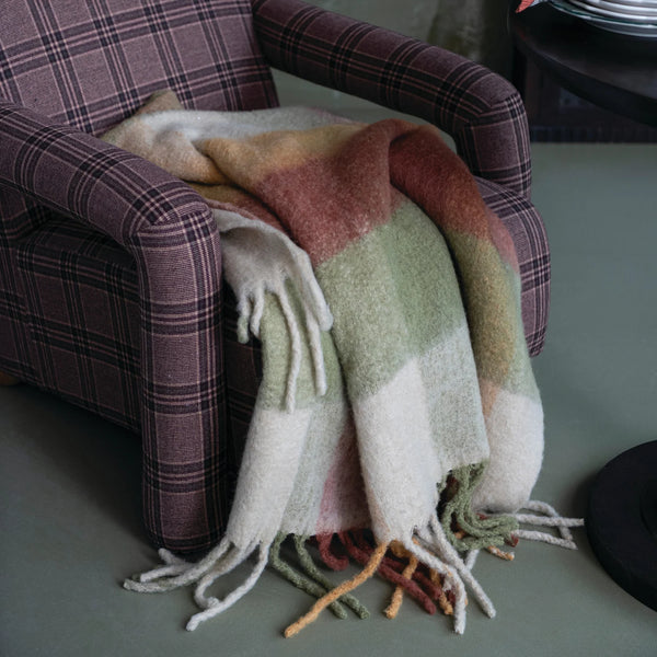 WOVEN BRUSHED FABRIC THROW