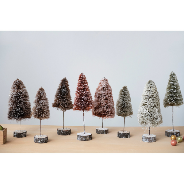 SISAL BOTTLE BRUSH TREE WITH WOOD SLICE BASE, SNOW FINISH