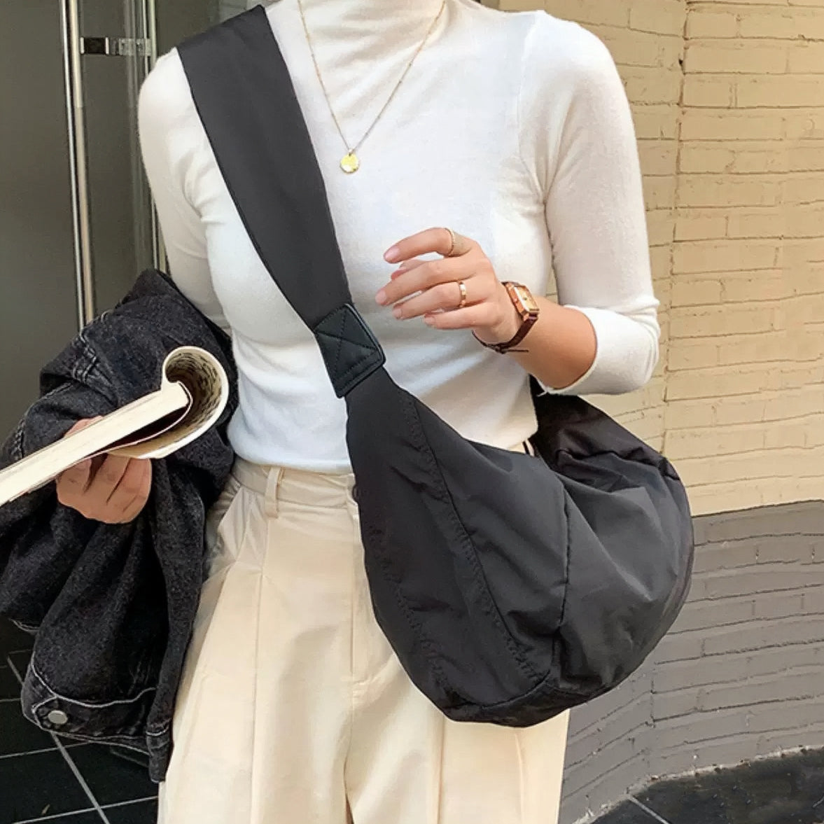 CASUAL CURVE CRESCENT BAG