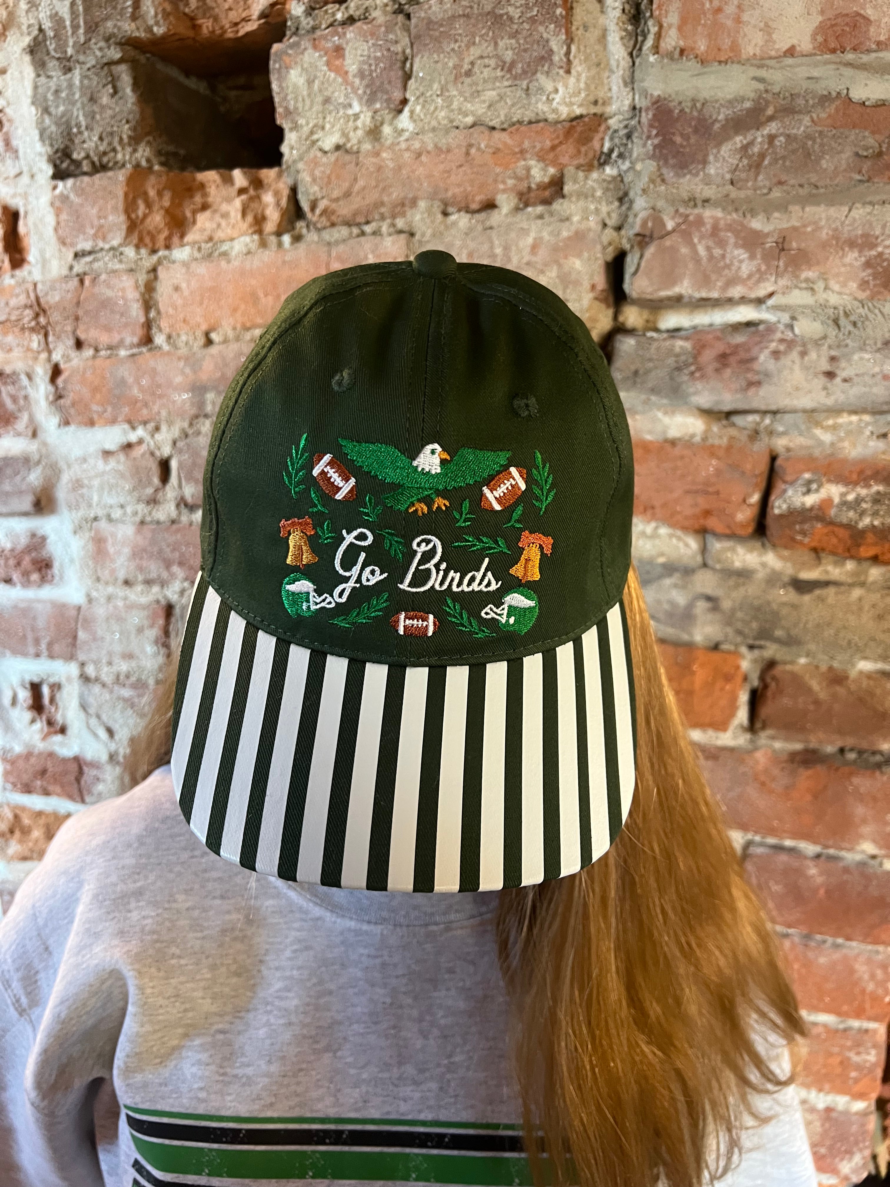 STRIPED BRIM EMBROIDERED BIRDS FAN HAT