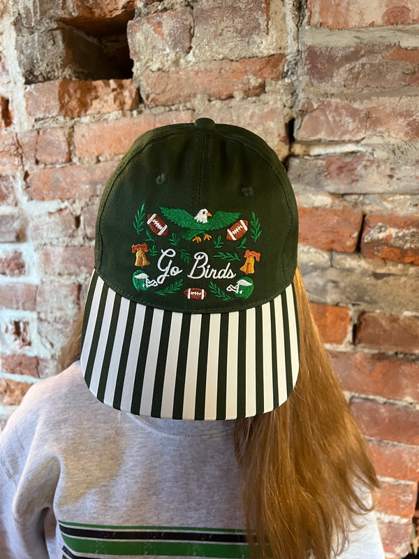STRIPED BRIM EMBROIDERED BIRDS FAN HAT