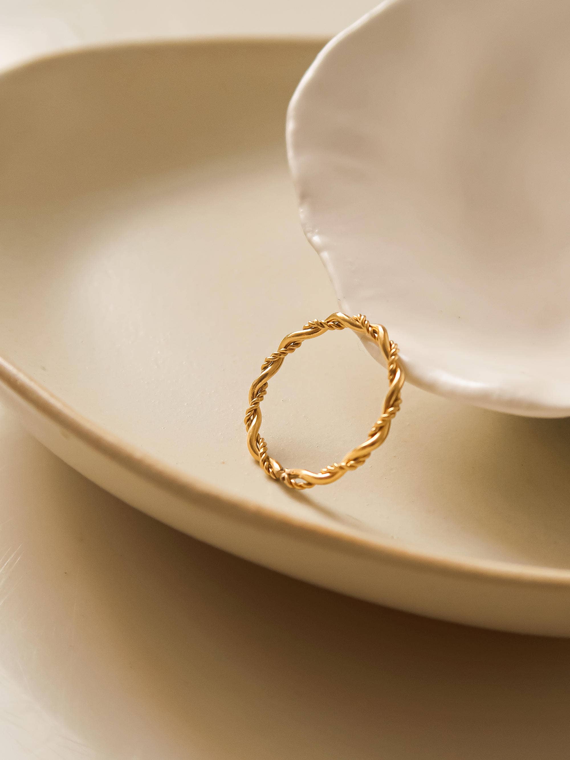 18K NON-TARNISH MILGRAIN RING-RACHEL