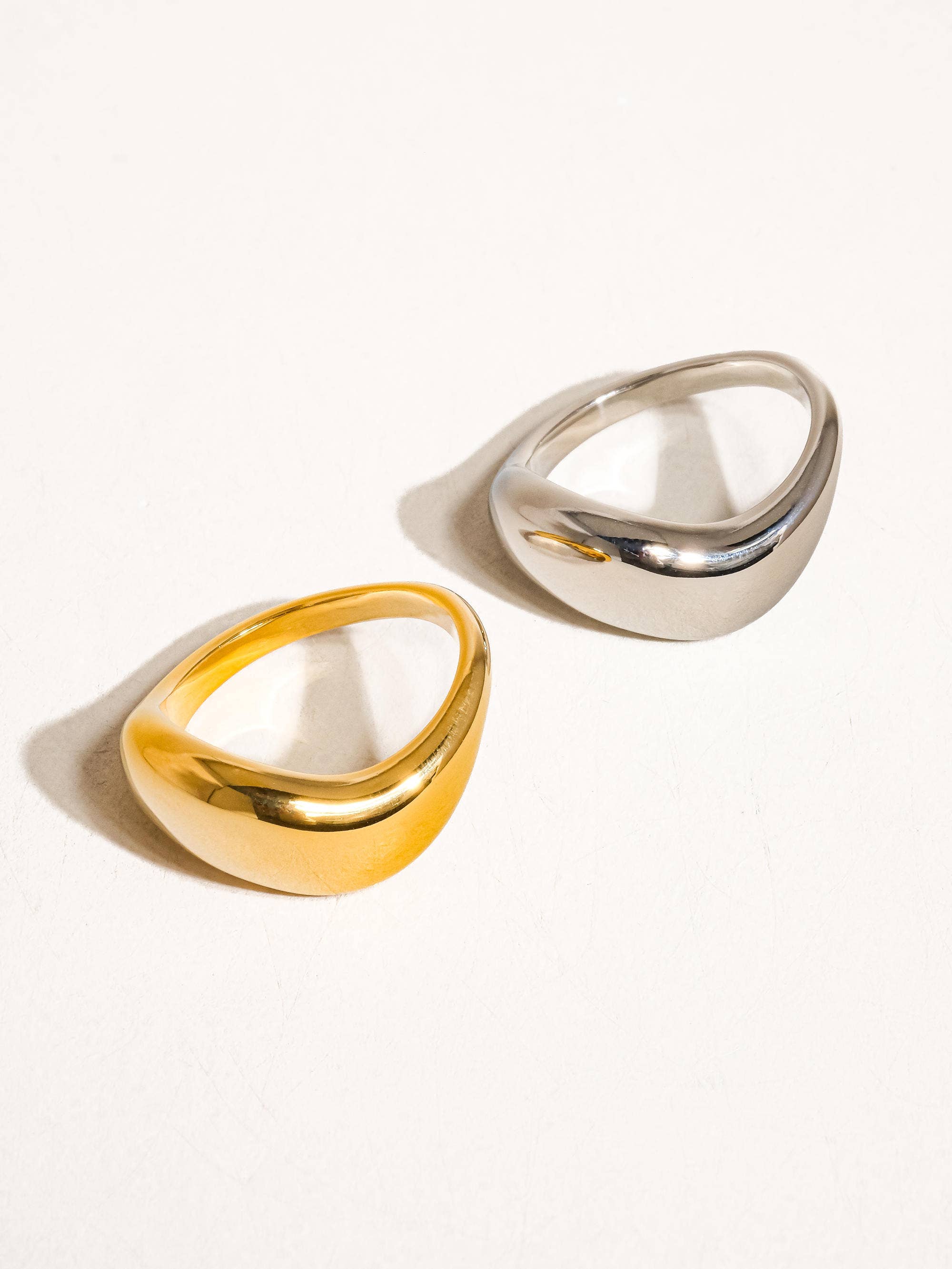 ERIN 18K NON-TARNISH CLASSIC WAVY BAND: SILVER