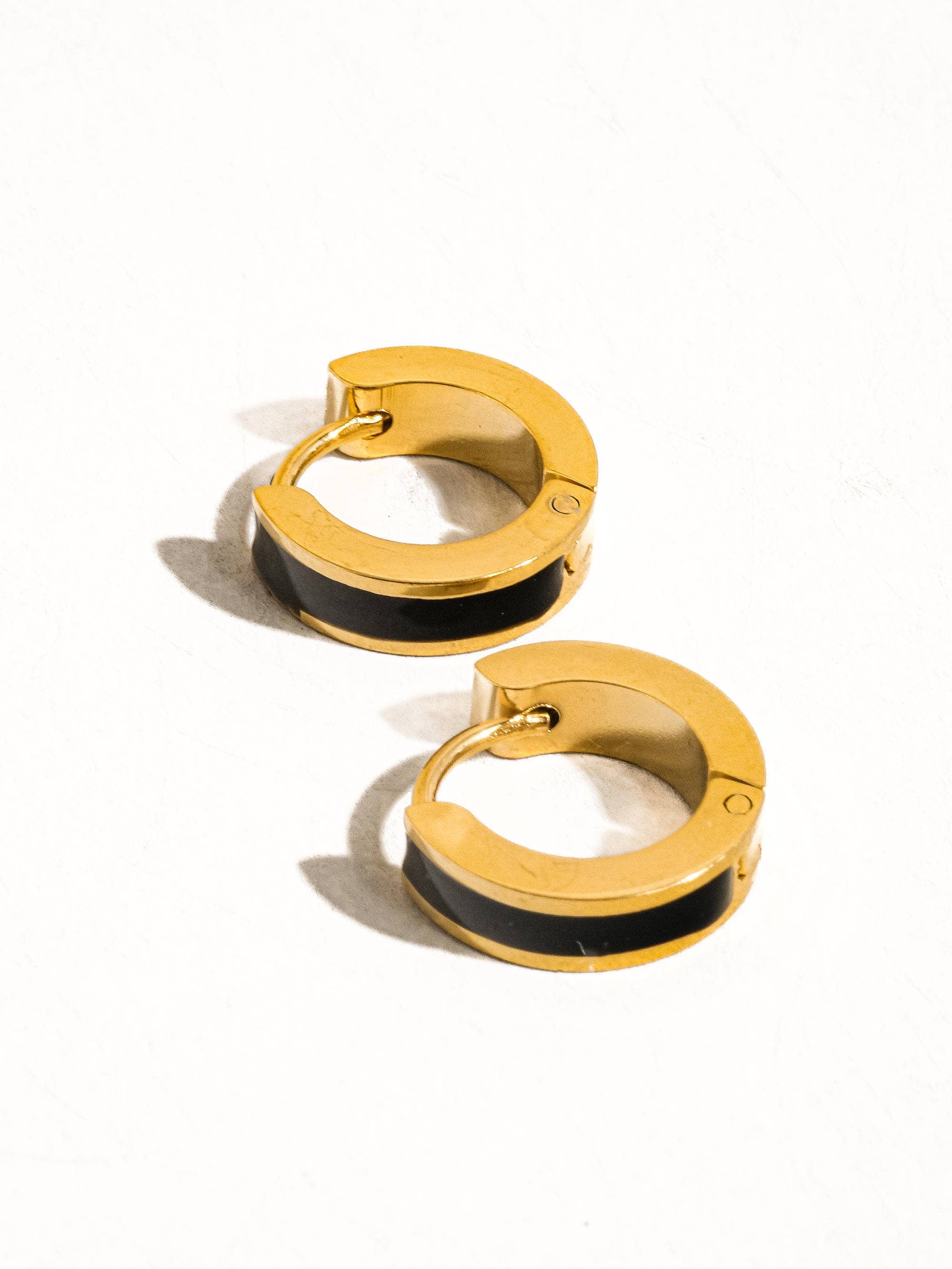ETTA 18K NON-TARNISH COLORED HOOP EARRING: BLACK