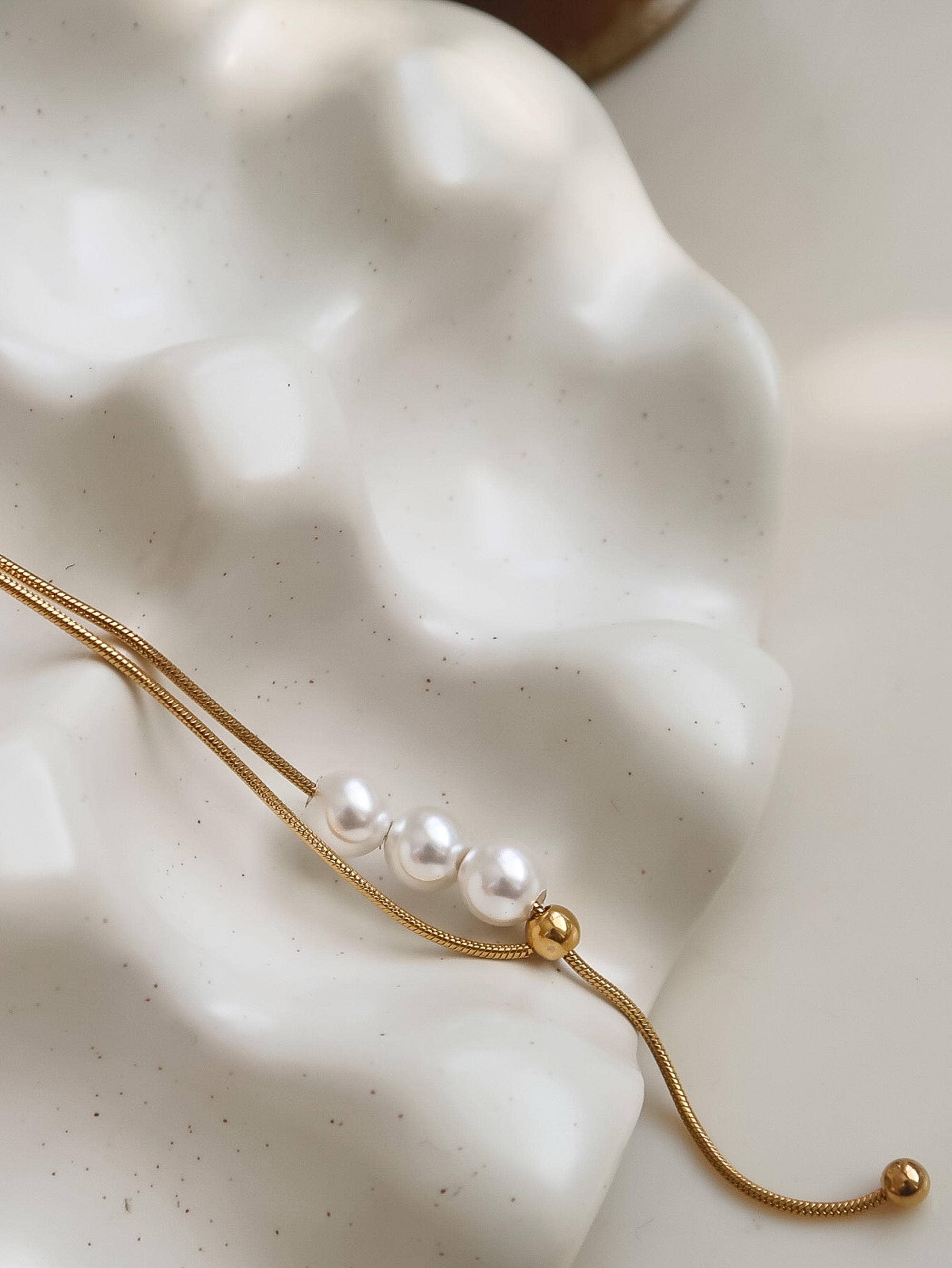 MOTANA 18K GOLD NON-TARNISH PEARL Y DROP SWEATER NECKLACE