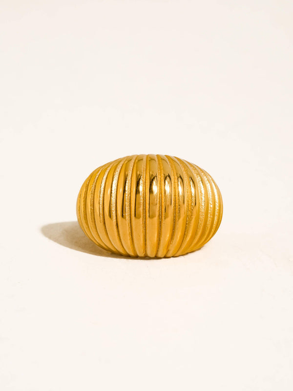 GIVERNY 18K GOLD NON-TARNISH RIBBED DOME RING