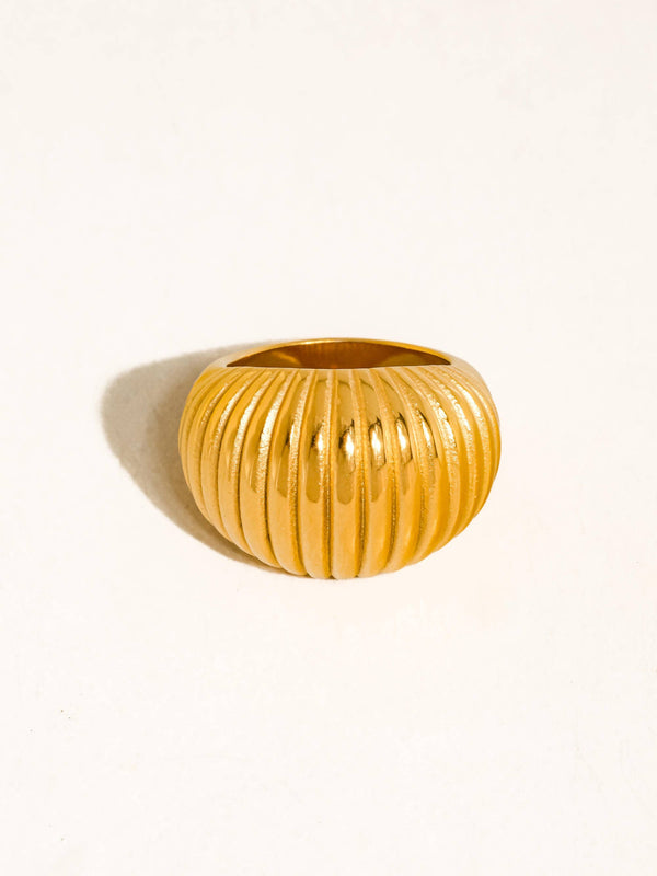 GIVERNY 18K GOLD NON-TARNISH RIBBED DOME RING