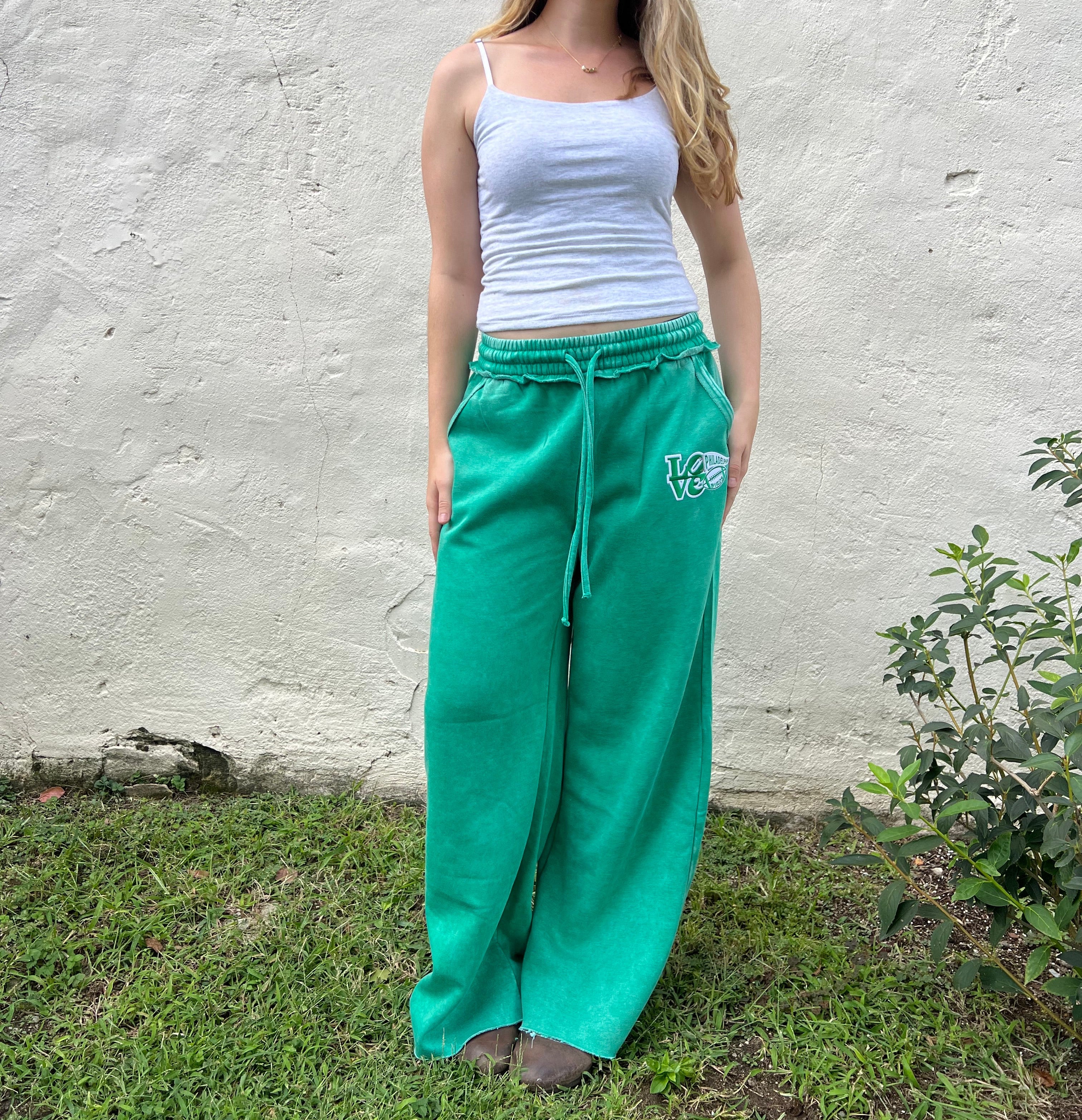 LOVE FRONT PATCH SWEATPANTS