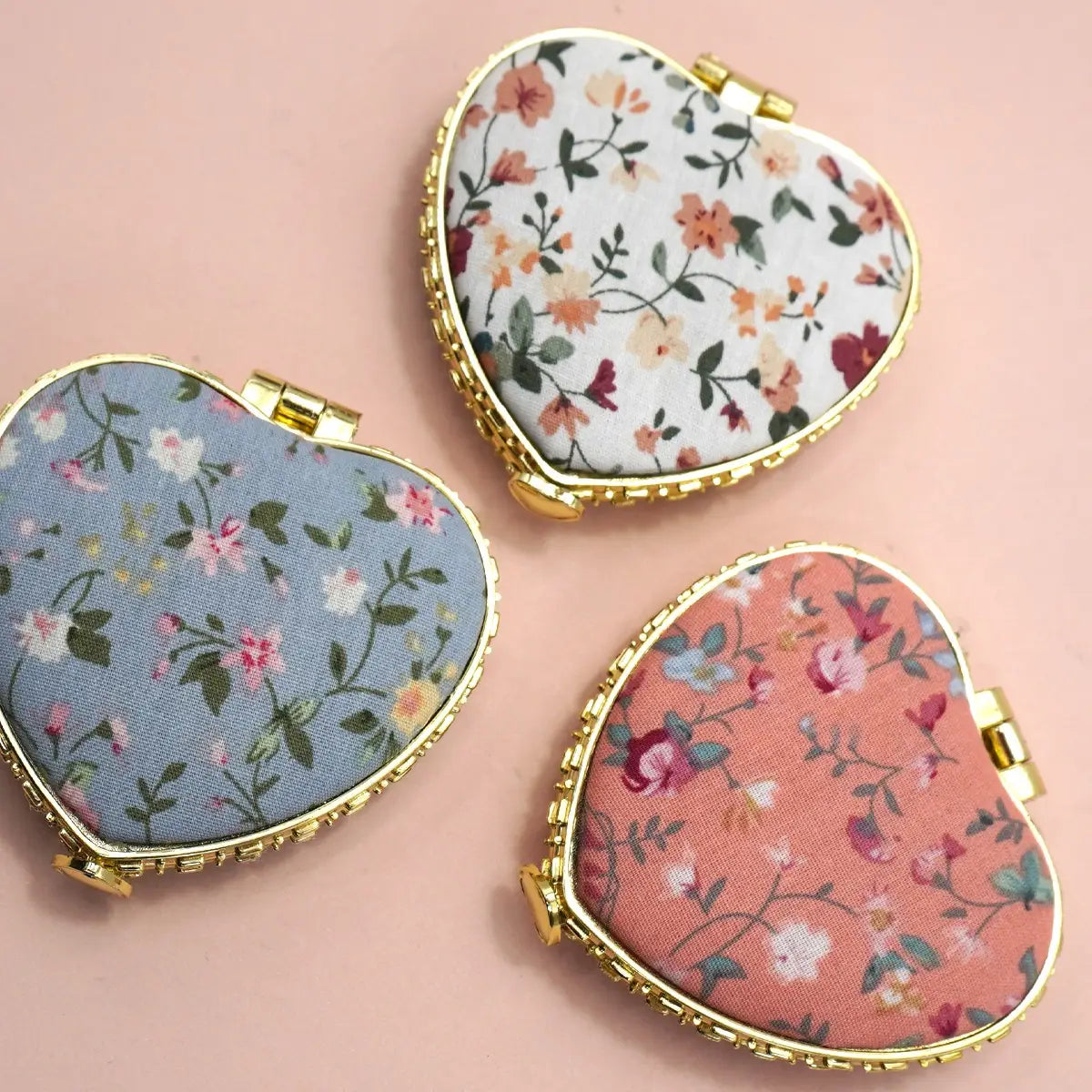 PLUSH COMPACT HEART MIRROR