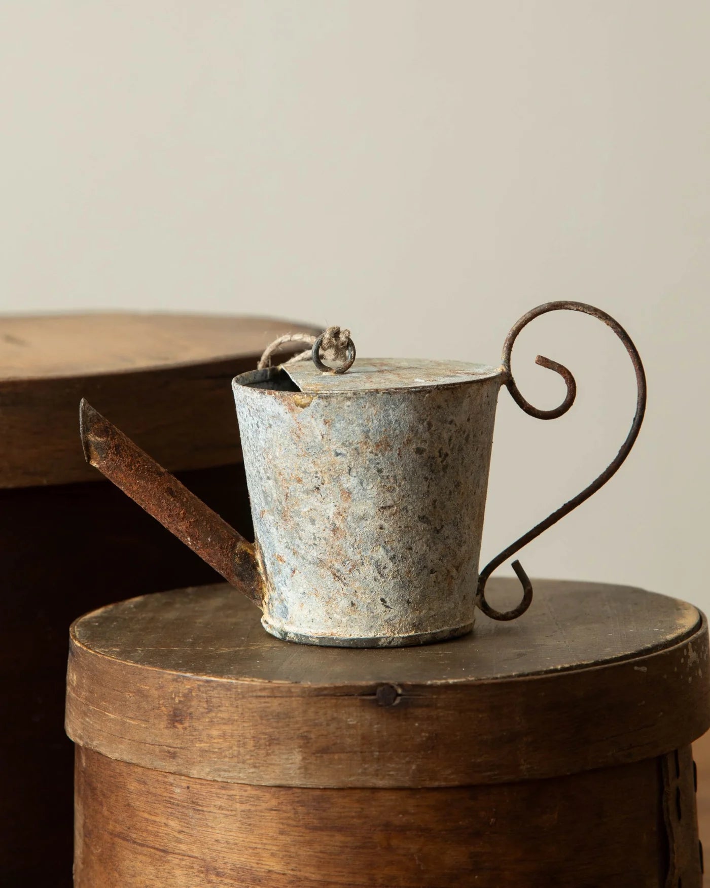 METAL WATERING CAN ORNAMENT, DISTRESSED ZINC FINISH