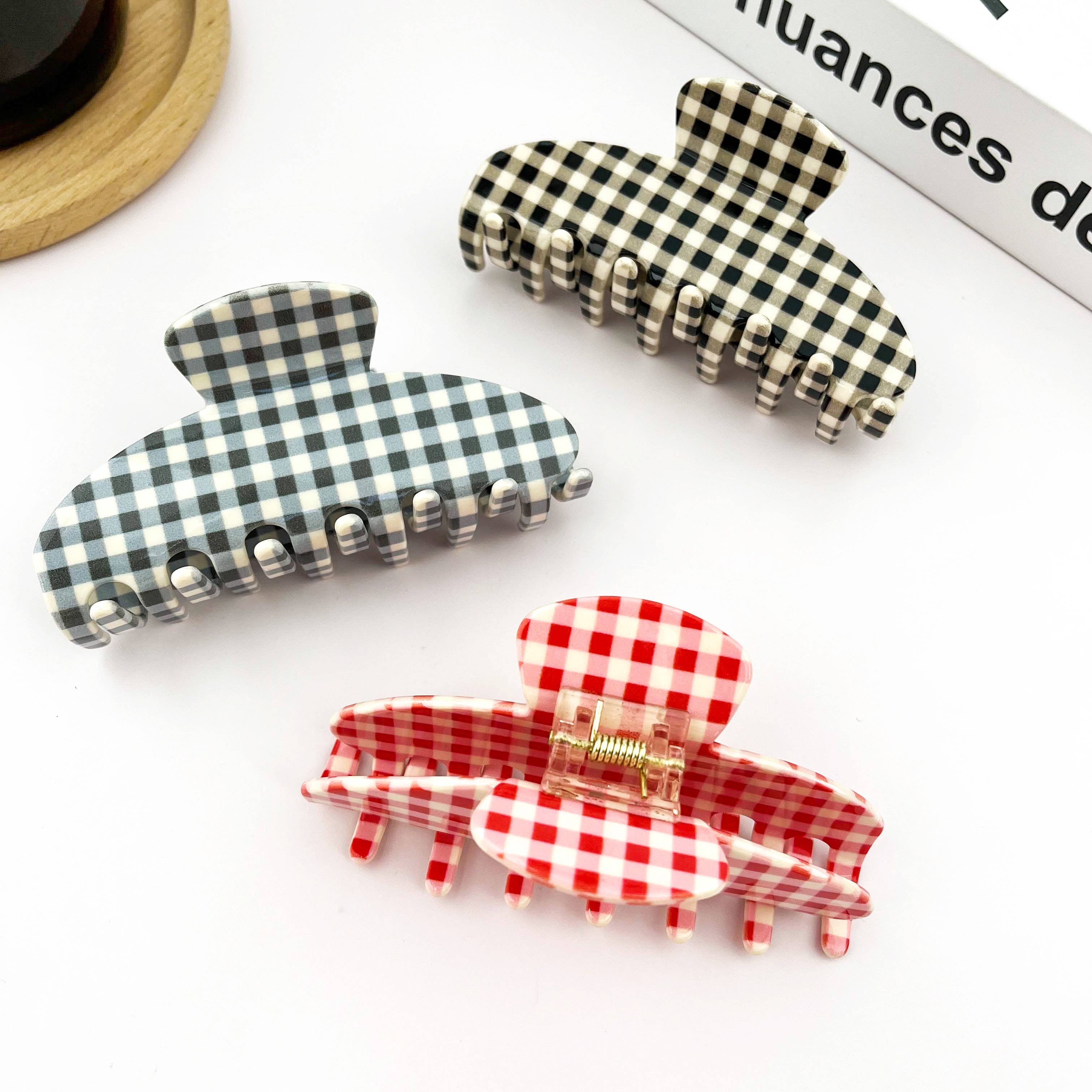 CHECKERBOARD CLAW CLIP