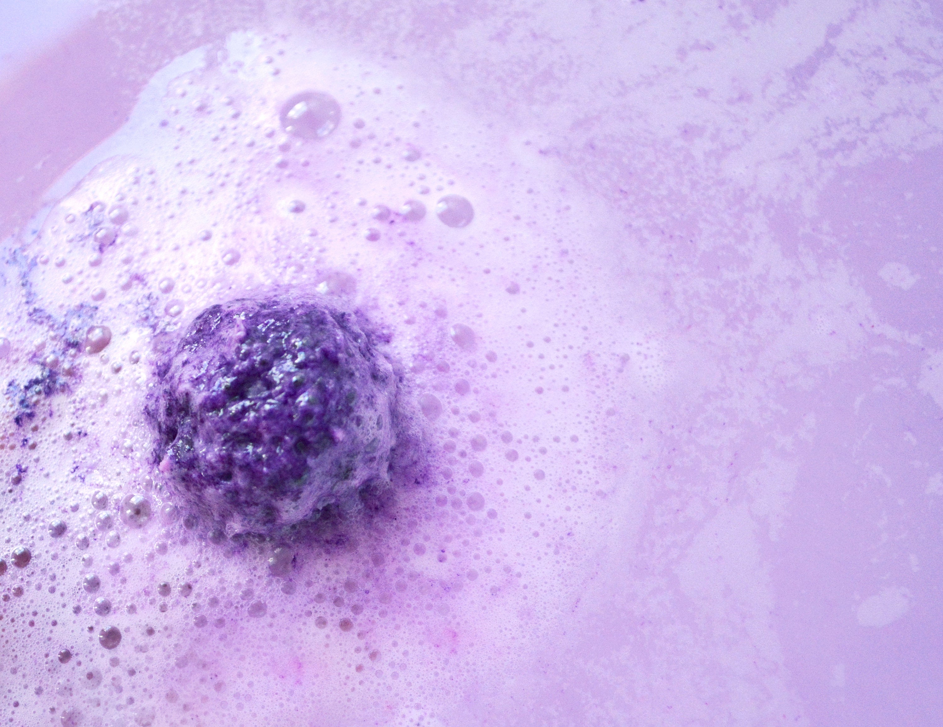 LAVENDER BATH BOMB