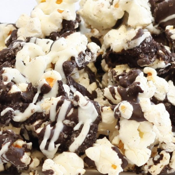 COOKIES AND CREAM GOURMET POPCORN